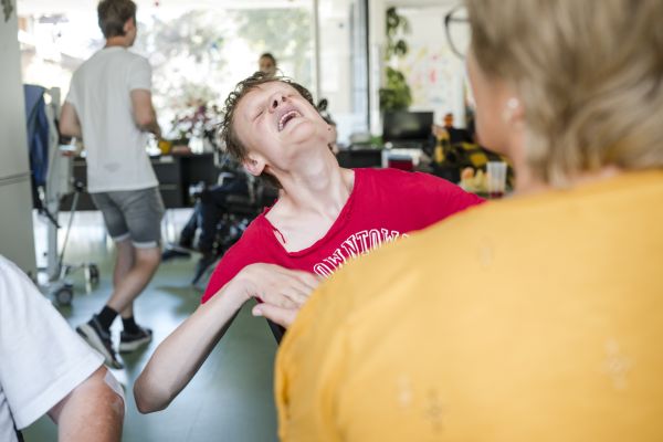 Eine Alltageszene aus dem Wohnzimmer