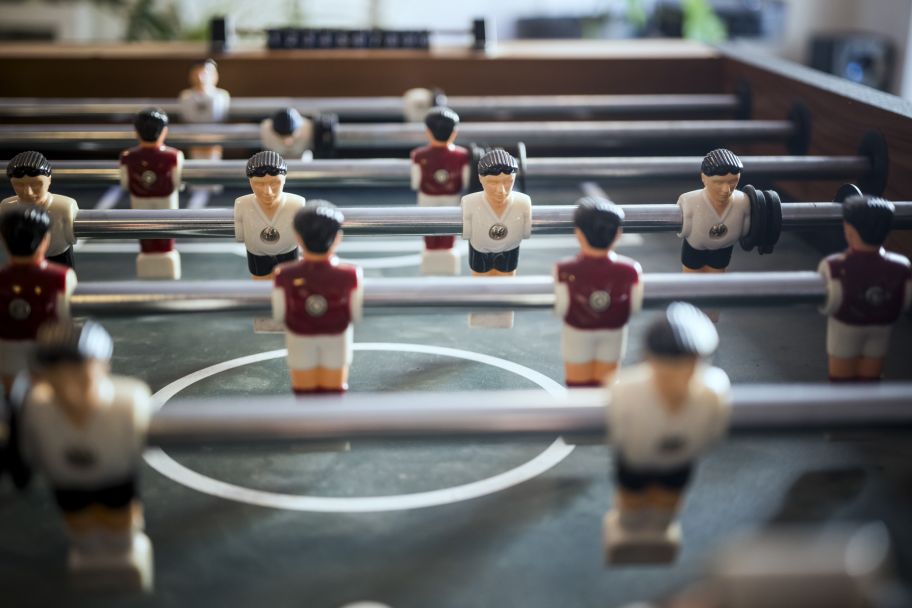 Ein Tischfussball-Tisch